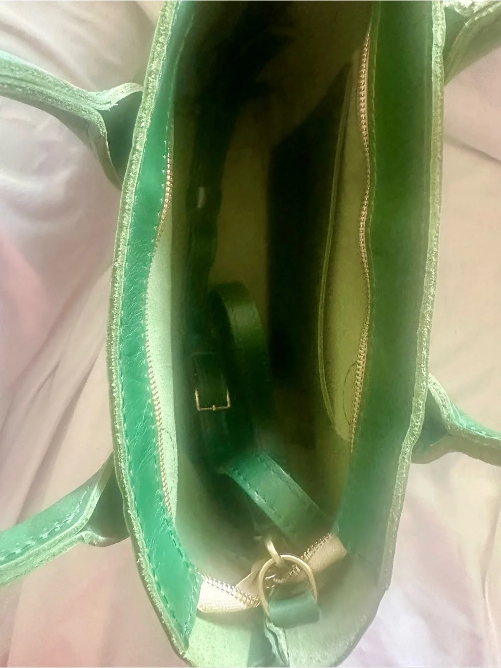 NEW Portland Leather large Raindrop Crossbody. - Picture 2 of 7